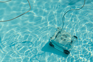 רובוט ניקוי לבריכה - איך נשמור על תפקוד תקין של רובוט הניקוי לבריכה בבריכת השחיה הביתית? כל הכלים לתחזוקה נכונה