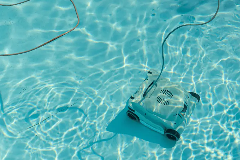 רובוט ניקוי לבריכה - איך נשמור על תפקוד תקין של רובוט הניקוי לבריכה בבריכת השחיה הביתית? כל הכלים לתחזוקה נכונה