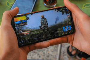 משחקים לטלפון - איך מורידים משחקים בחינם לטלפון בלי לסכן את הטלפון הסלולרי