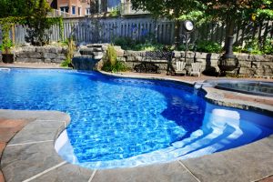 מים צלולים בבריכה - כך תבטיחו מים צלולים ונקיים כל השנה עם משאבות לבריכה